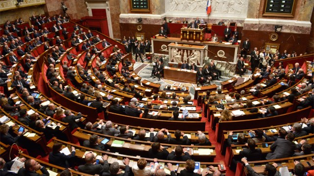 une-seance-dans-l-hemicycle-de-l-assemblee-nationale